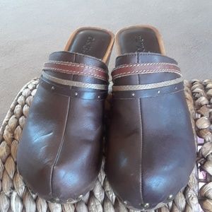 olukai clogs
